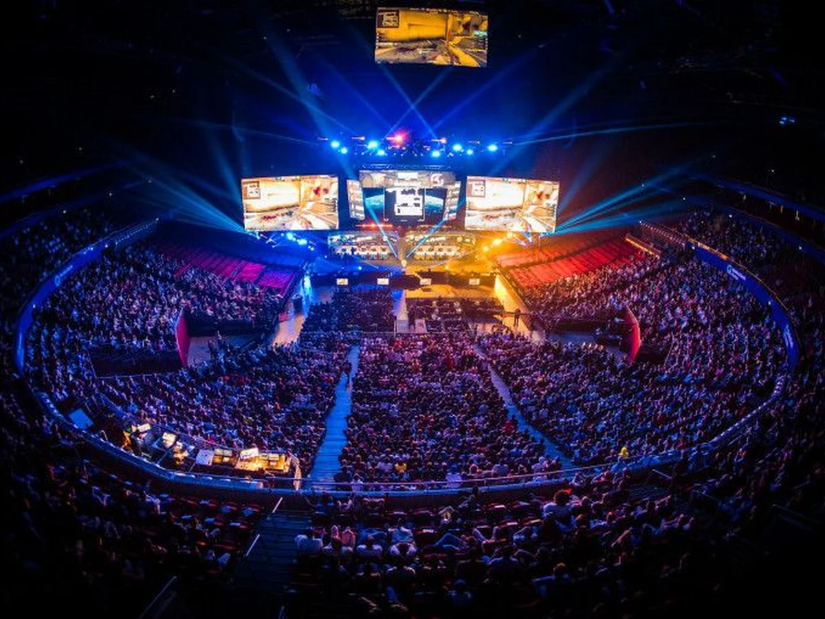 Ilustrasi layar esports dengan elemen permainan kompetitif